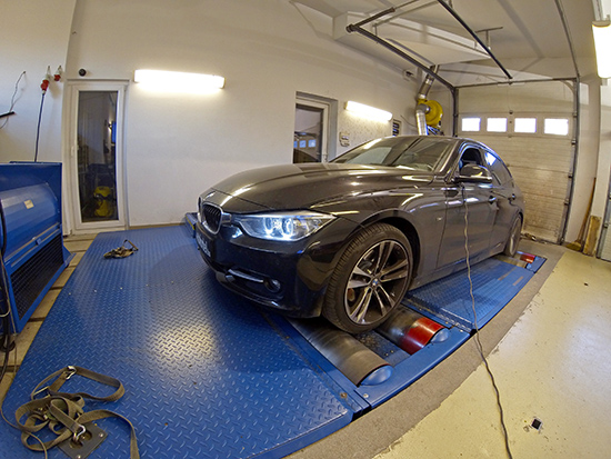 BMW F30 330d 258LE chiptuning 2 teljesítménymérés